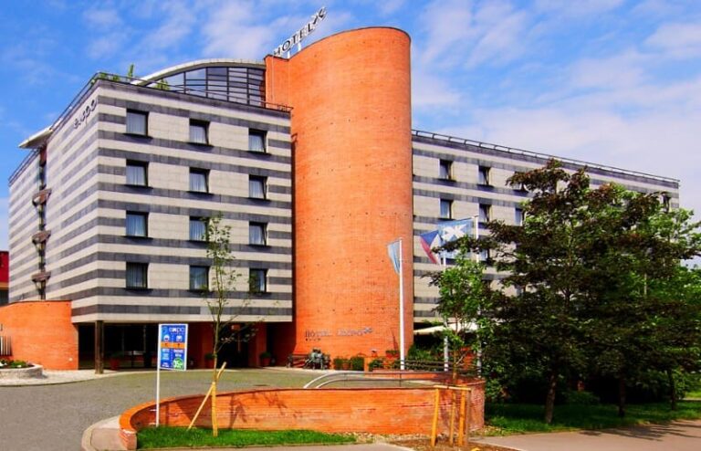 expo hotel
